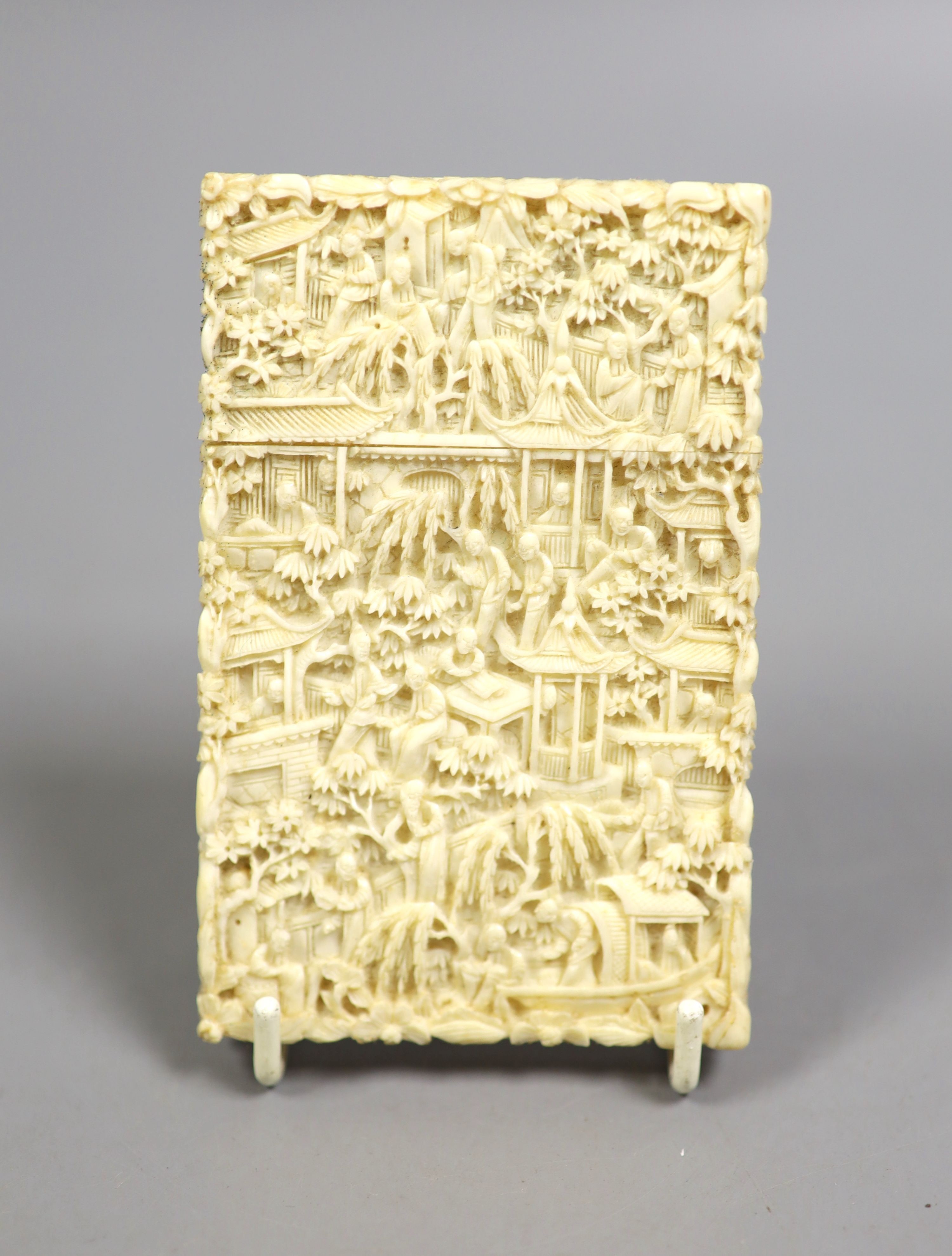 A Chinese Cantonese carved ivory card case, 10.8 cm